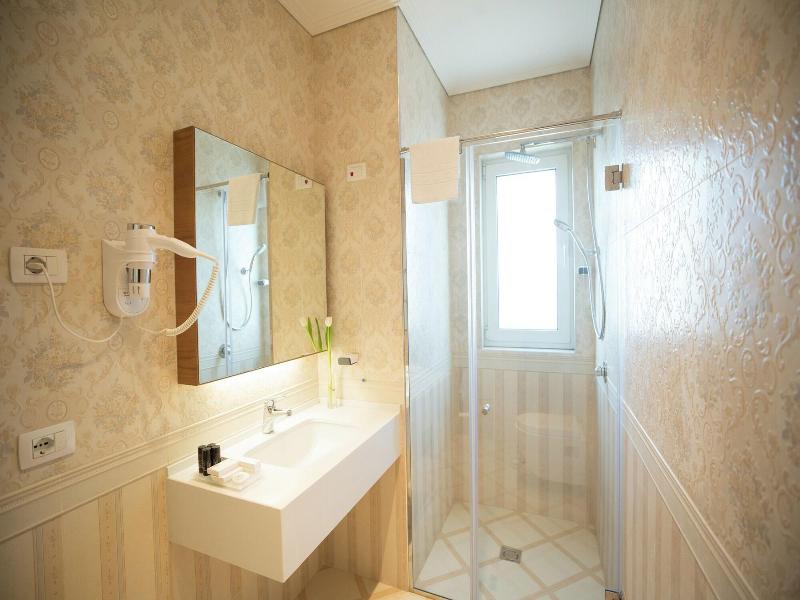 Royal Hill Hotel image