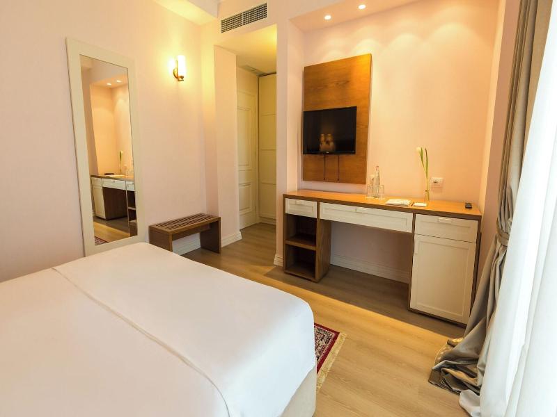 Royal Hill Hotel image