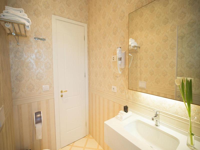 Royal Hill Hotel image
