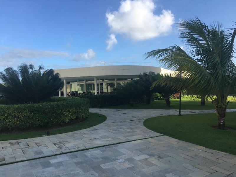 Carneiros Beach Resort