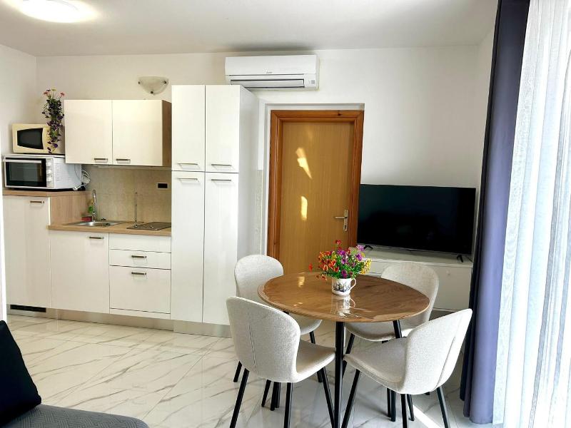 Apartment Mary image