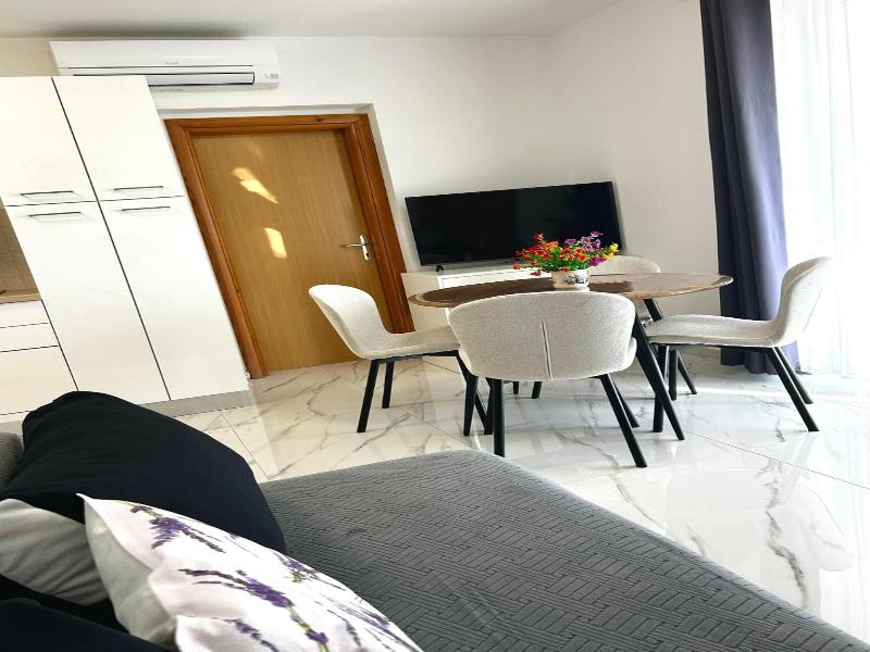 Apartment Mary image