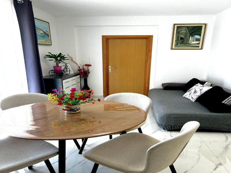 Apartment Mary image