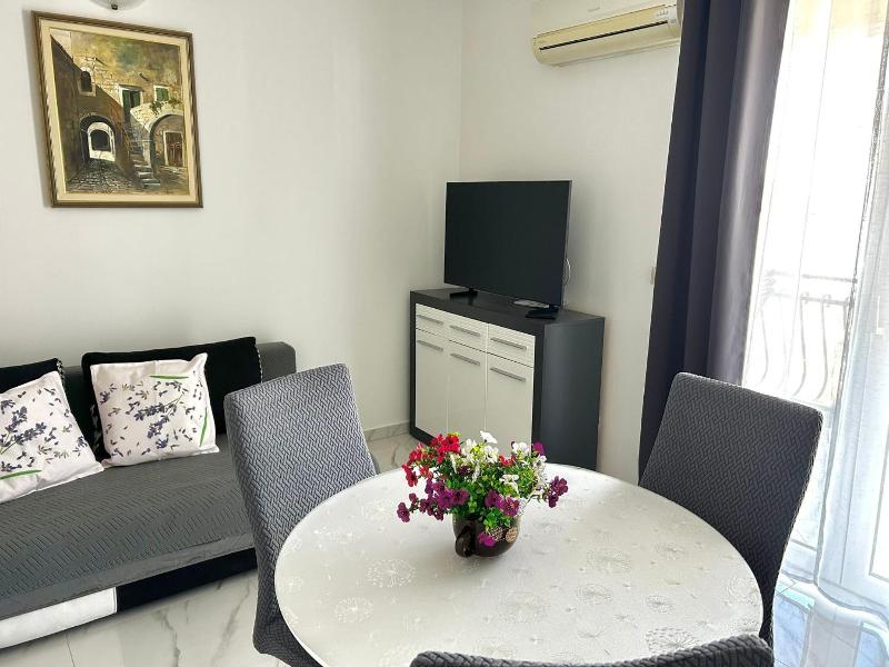 Apartment Mary image