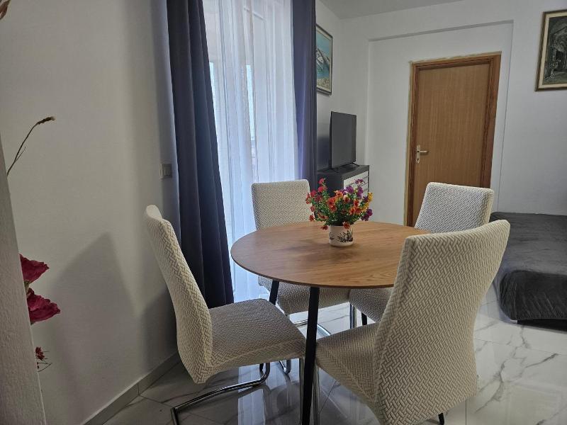 Apartment Mary image