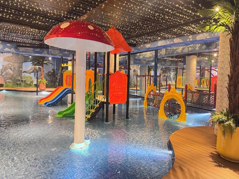 Yellow Bee Resort Cililitan image
