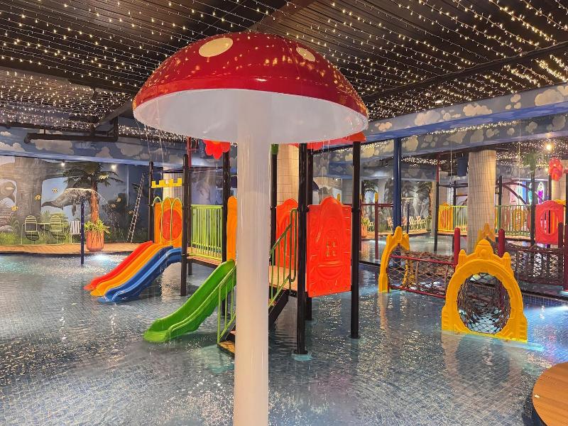 Yellow Bee Resort Cililitan image
