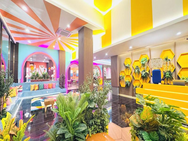 Yellow Bee Resort Cililitan image