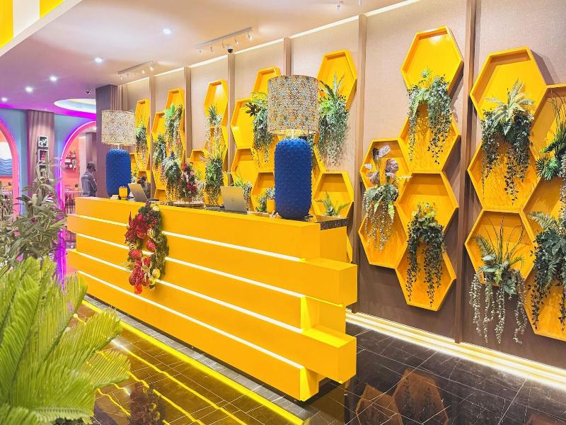 Yellow Bee Resort Cililitan image