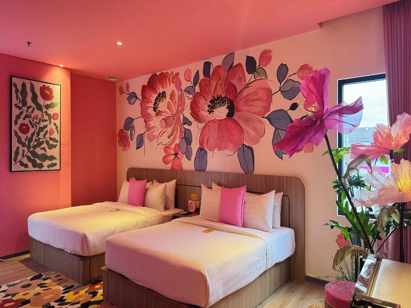 Yellow Bee Resort Cililitan image
