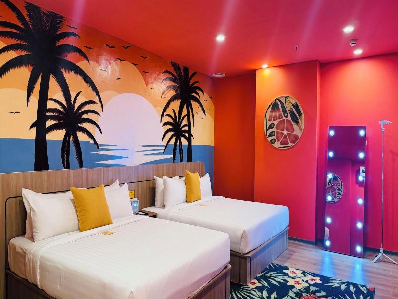 Yellow Bee Resort Cililitan image