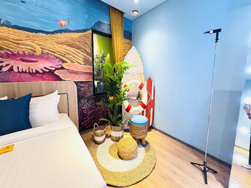 Yellow Bee Resort Cililitan image