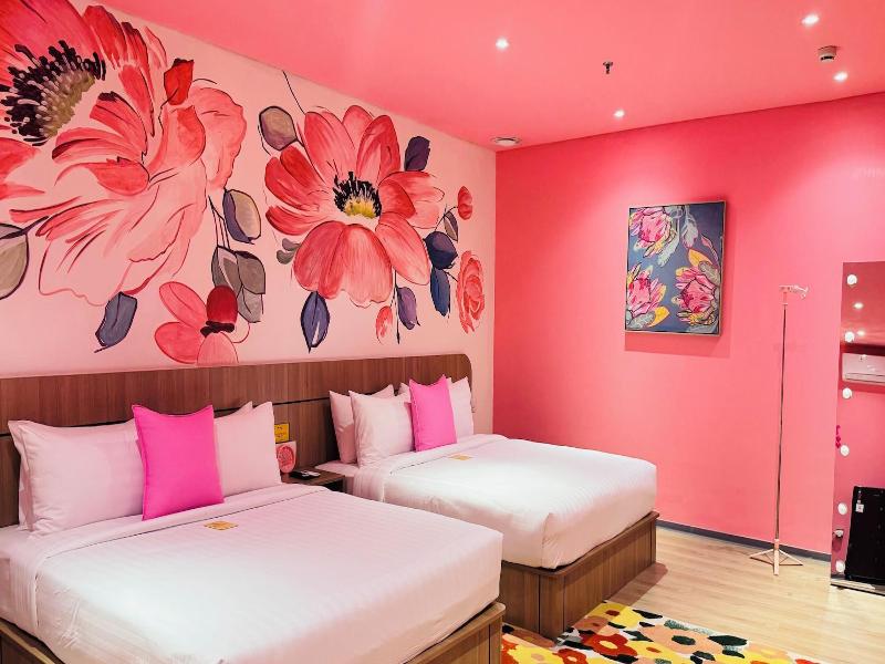 Yellow Bee Resort Cililitan image