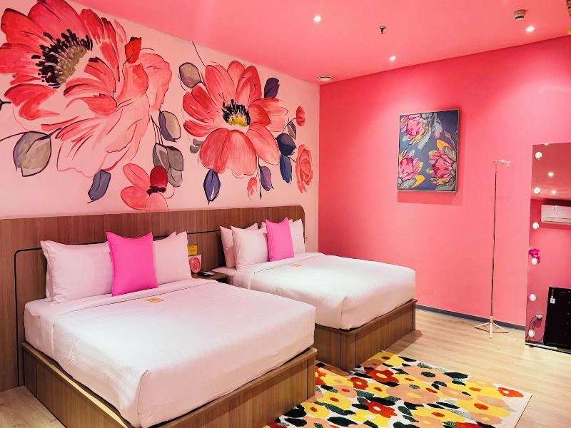 Yellow Bee Resort Cililitan image
