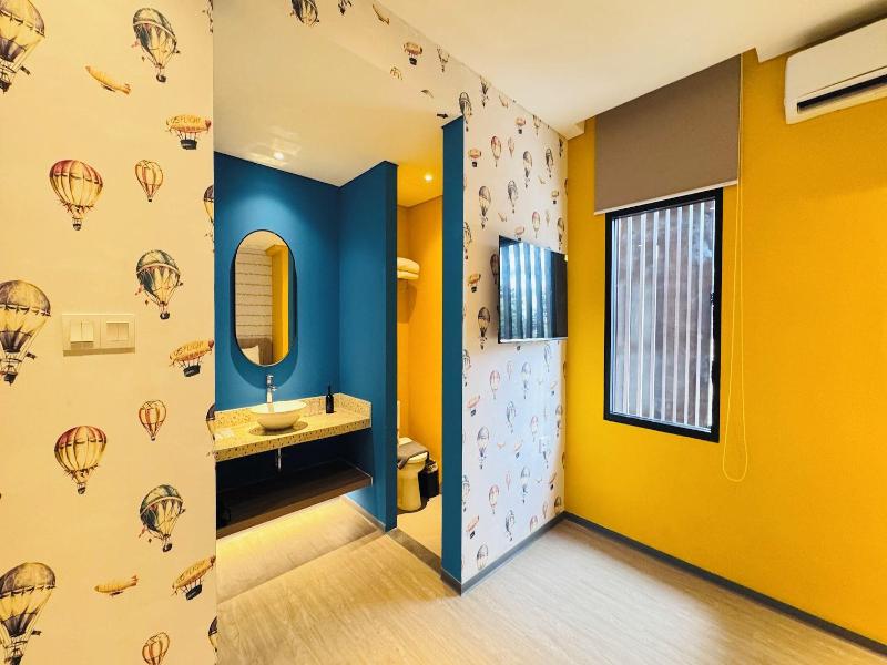 Yellow Bee Resort Cililitan image