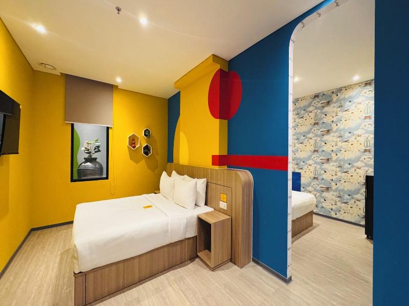 Yellow Bee Resort Cililitan image
