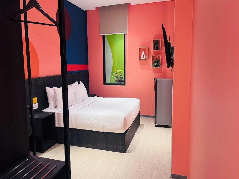 Yellow Bee Resort Cililitan image