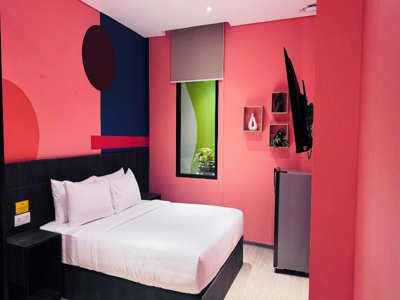 Yellow Bee Resort Cililitan image