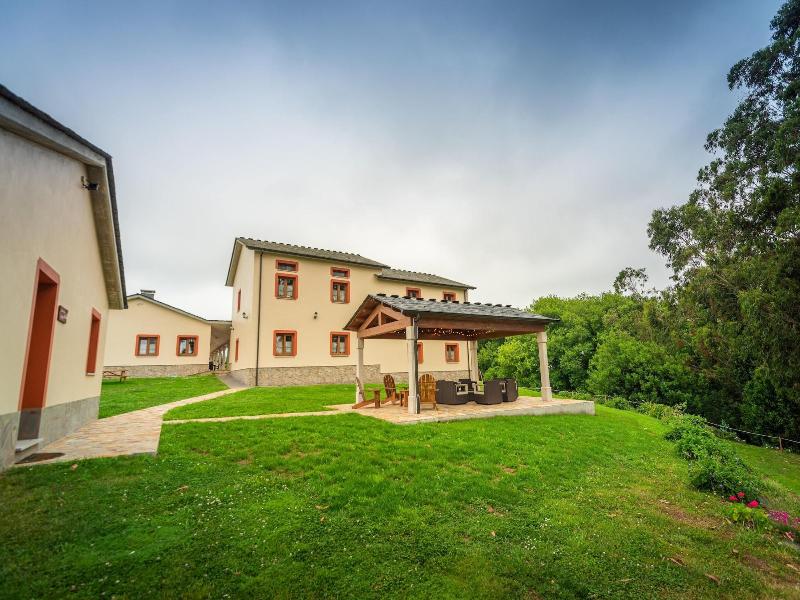 Apartamentos Navalin image