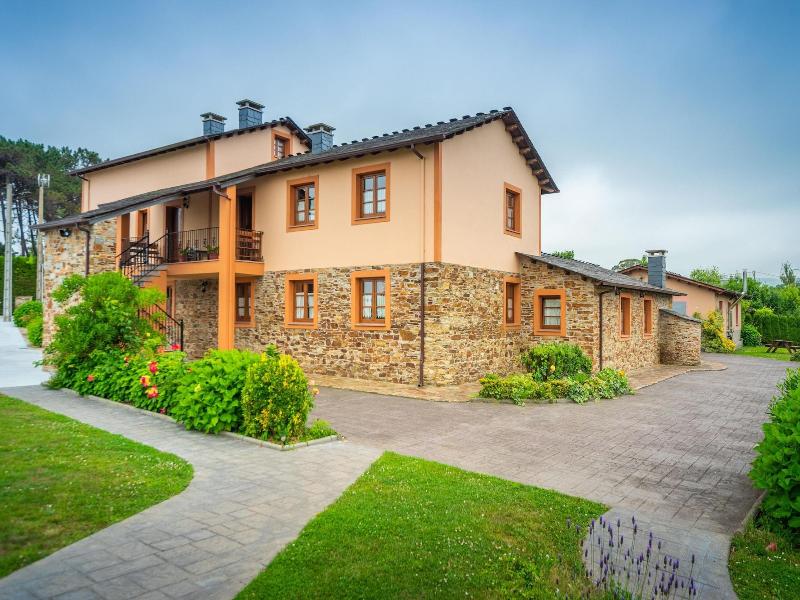 Apartamentos Navalin image