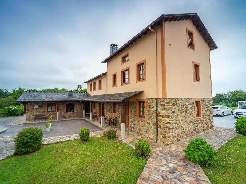 Apartamentos Navalin image