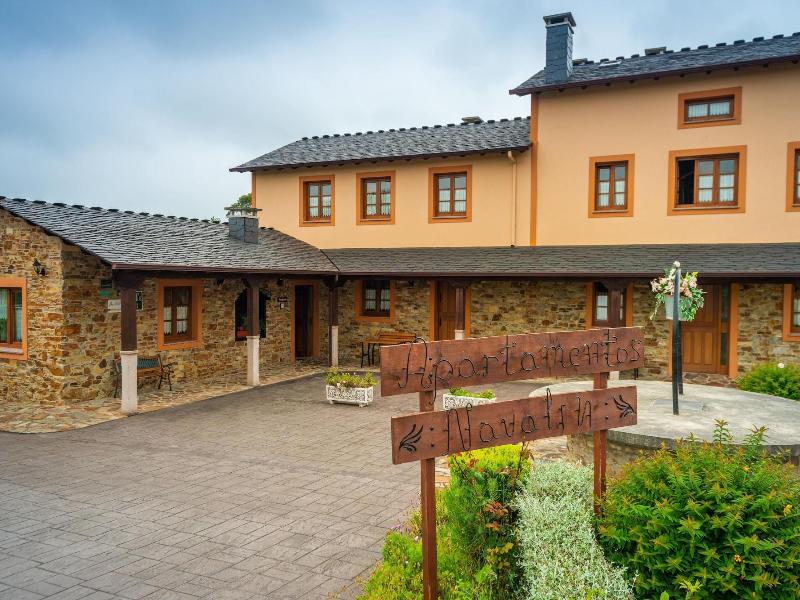 Apartamentos Navalin image