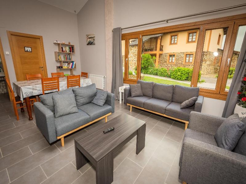 Apartamentos Navalin image