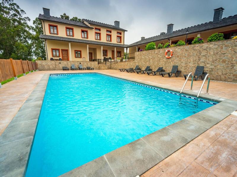 Apartamentos Navalin image