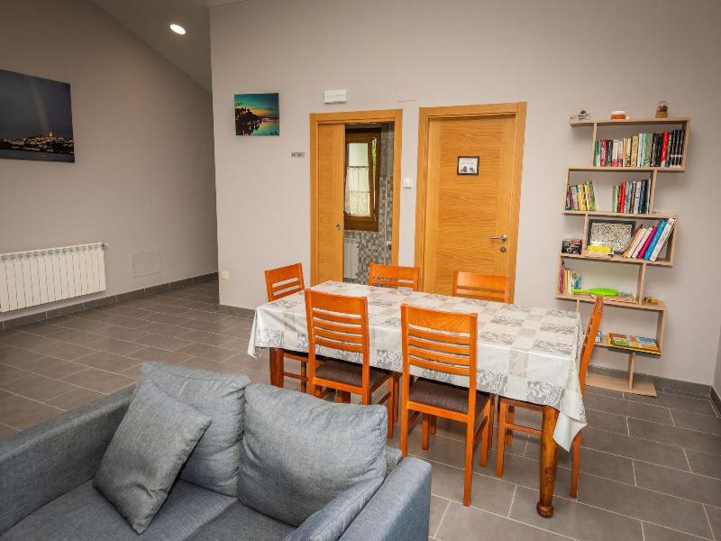 Apartamentos Navalin image
