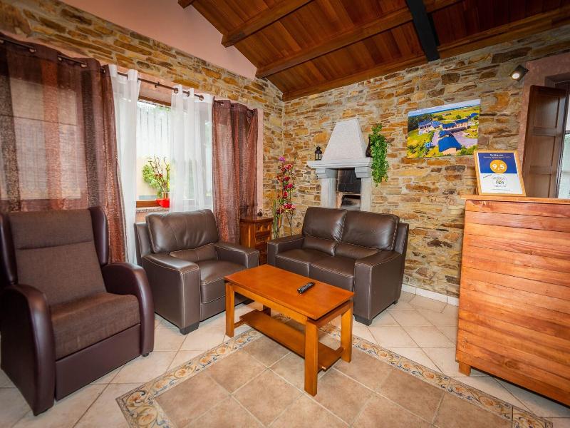 Apartamentos Navalin image