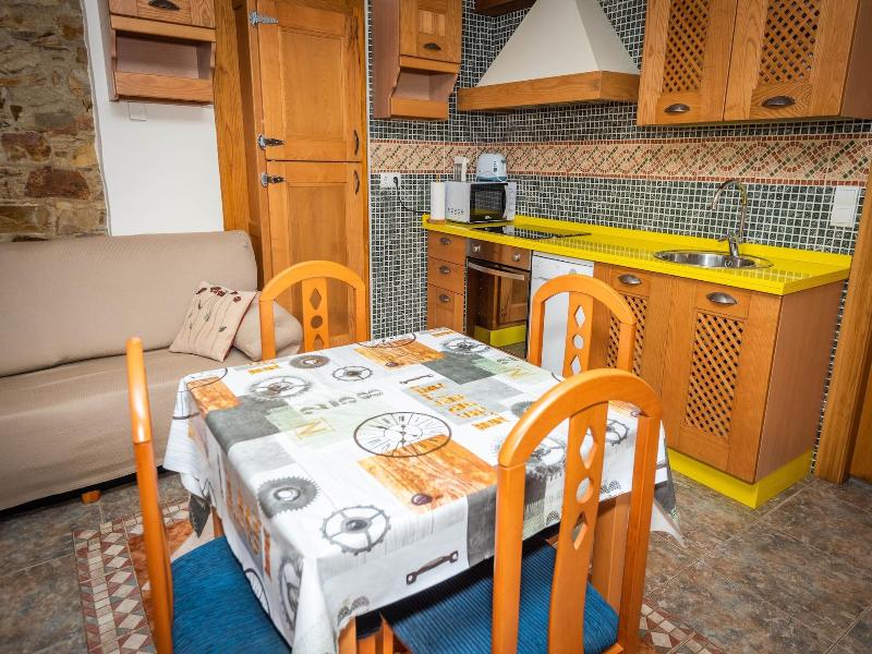 Apartamentos Navalin image
