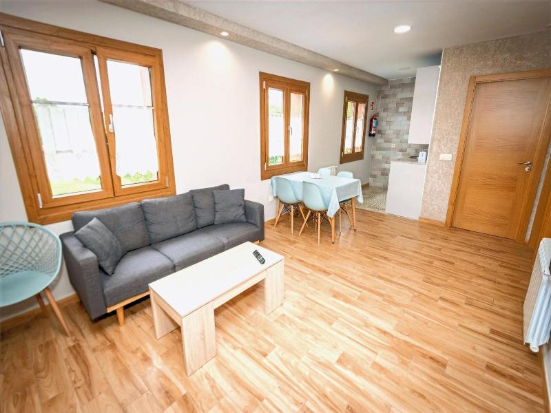 Apartamentos Navalin image