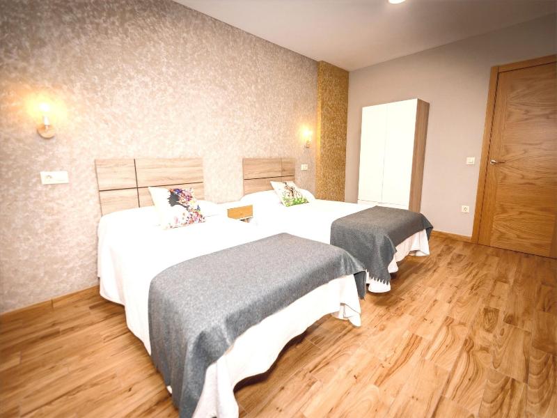 Apartamentos Navalin image