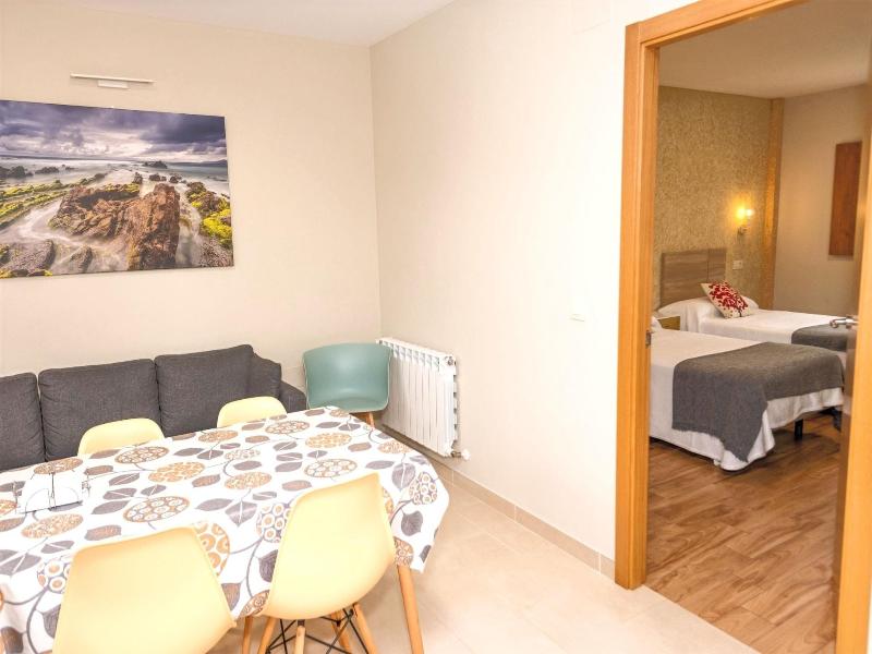 Apartamentos Navalin image