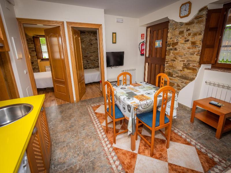 Apartamentos Navalin image