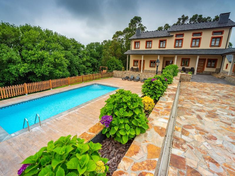 Apartamentos Navalin image