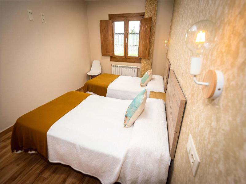 Apartamentos Navalin image