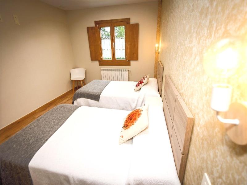 Apartamentos Navalin image