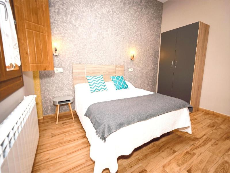 Apartamentos Navalin image
