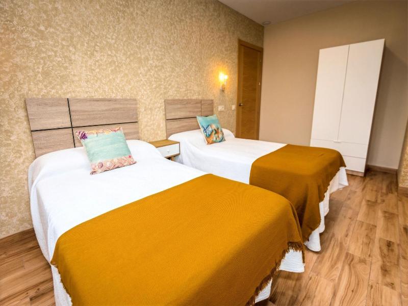 Apartamentos Navalin image