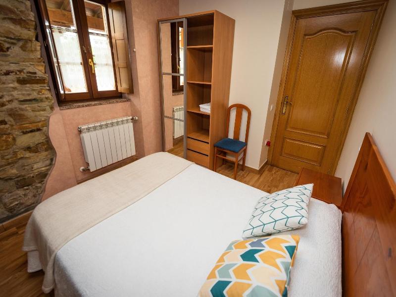 Apartamentos Navalin image