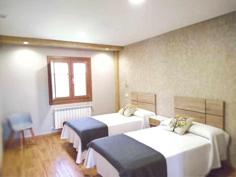 Apartamentos Navalin image