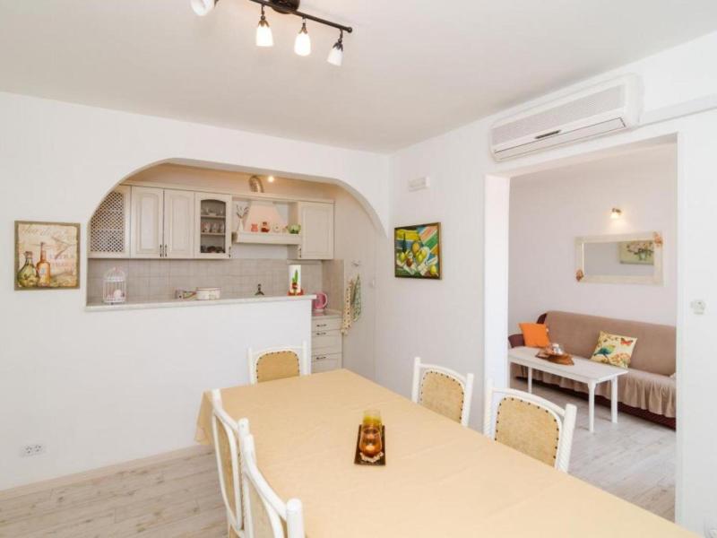 Ivo Guest House image