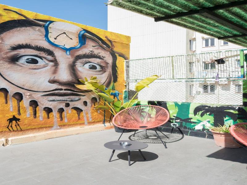 No Limit Hostel Graffiti image