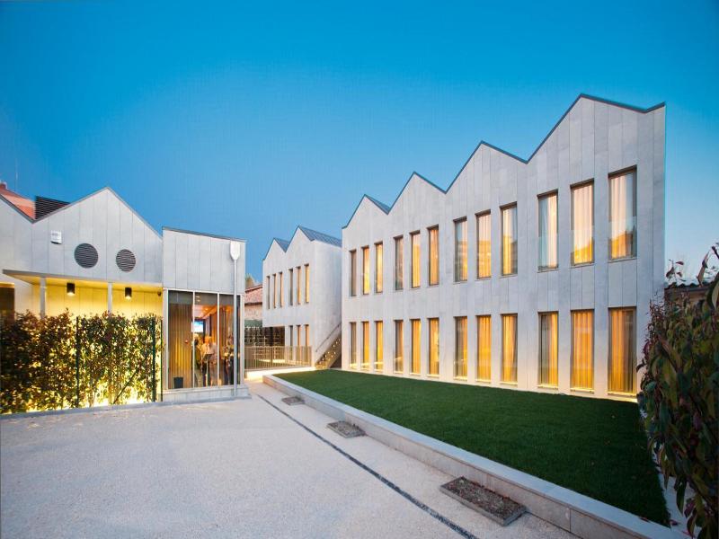 Hotel Araba image
