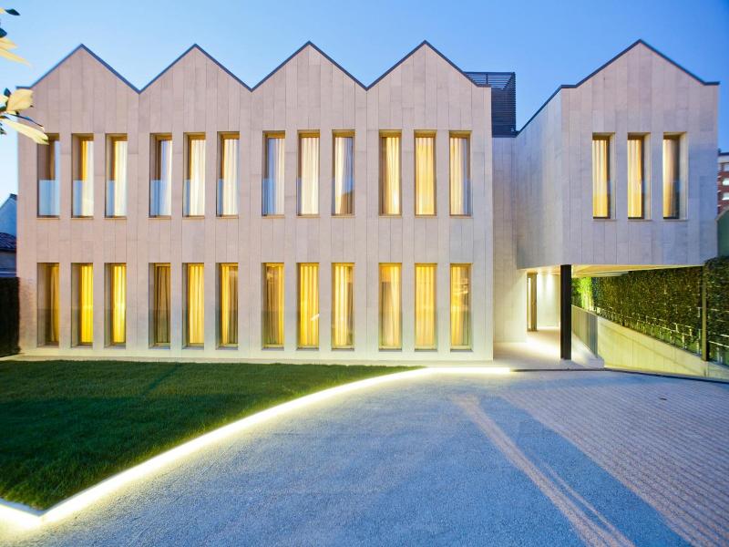 Hotel Araba image