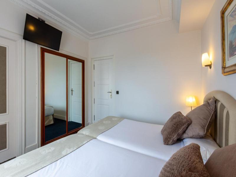 Hotel Marixa image