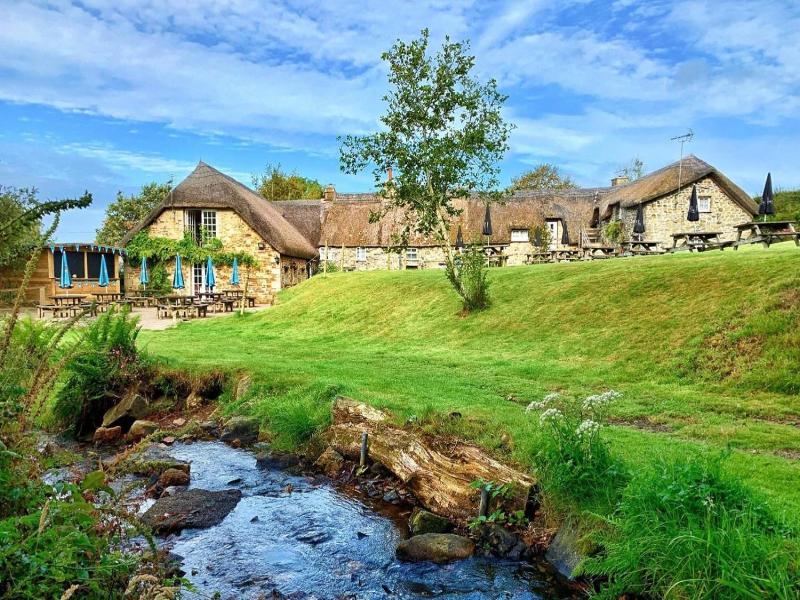 Bearslake Inn image