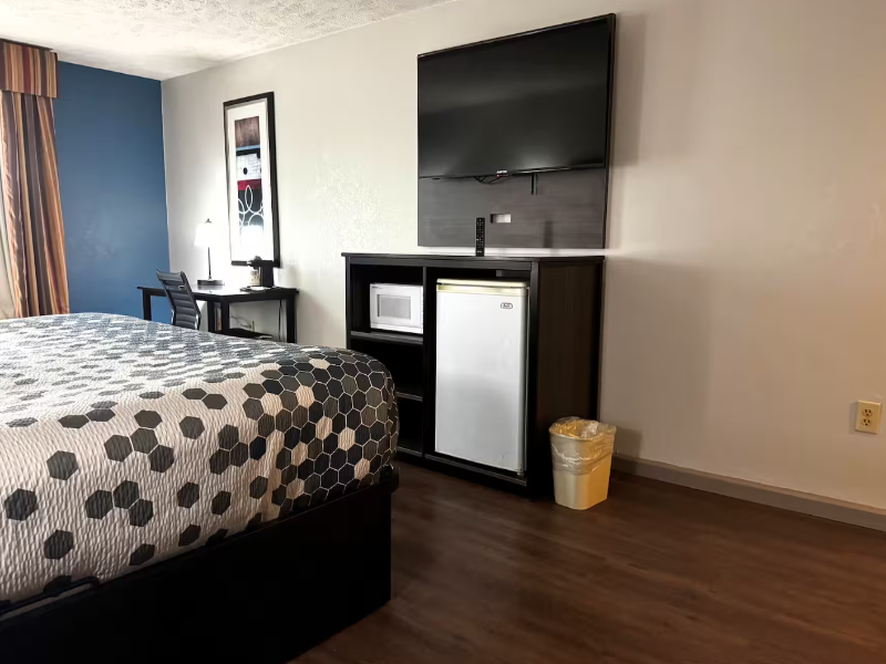1 King Bed, Mobility Accessible Room, Bathtub w/ Grab Bars, Non-Smoking