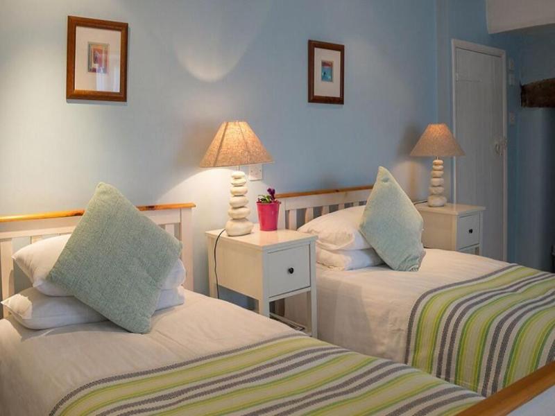 "the Rose & Crown, Snettisham" image